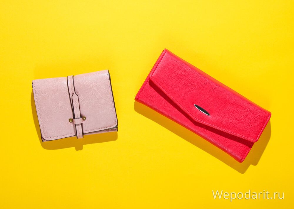два гаманця червоний і рожевий