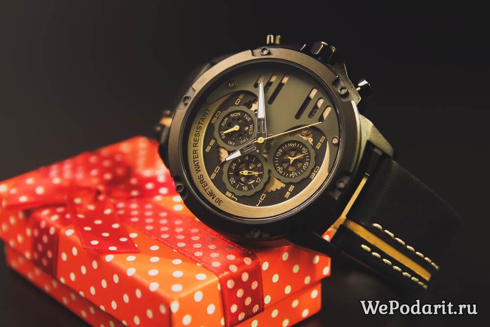 чоловічий наручний годинник в подарунок