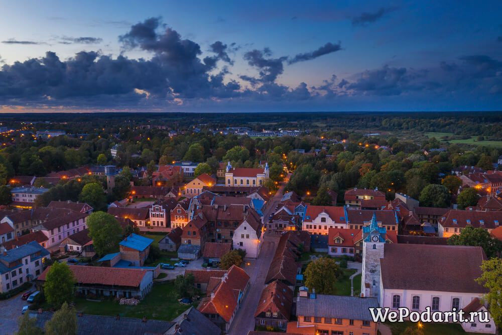 панорама на Латвію з даху будинку