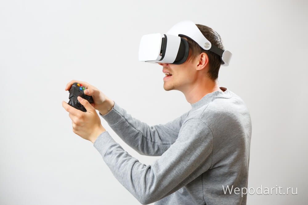 хлопець в окулярах віртуальної реальності